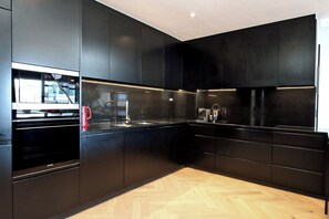 Deluxe Penthouse, Balcony, City View | Private kitchen