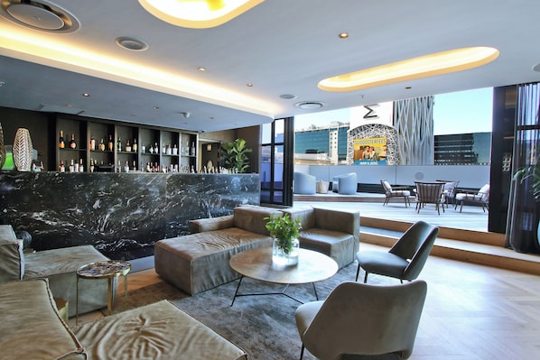 Appartement Penthouse Deluxe, balcon, vue sur la ville | Aire de séjour
