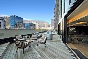 Ático Deluxe, balcón, vistas a la ciudad | Balcón