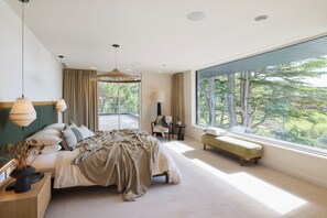 6 bedrooms, desk, iron/ironing board, WiFi