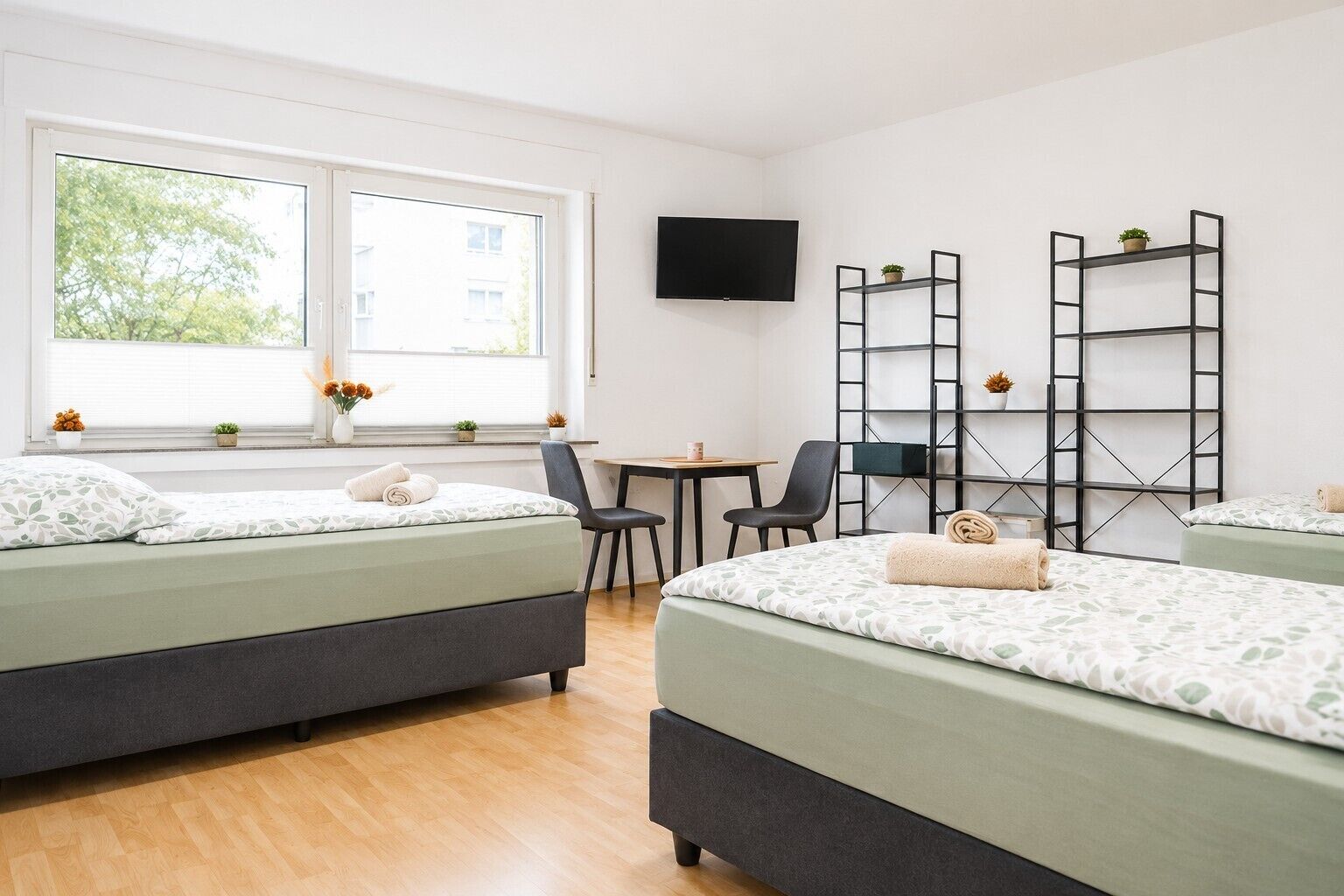 3 slaapkamers, een strijkplank/strijkijzer, wifi, beddengoed
