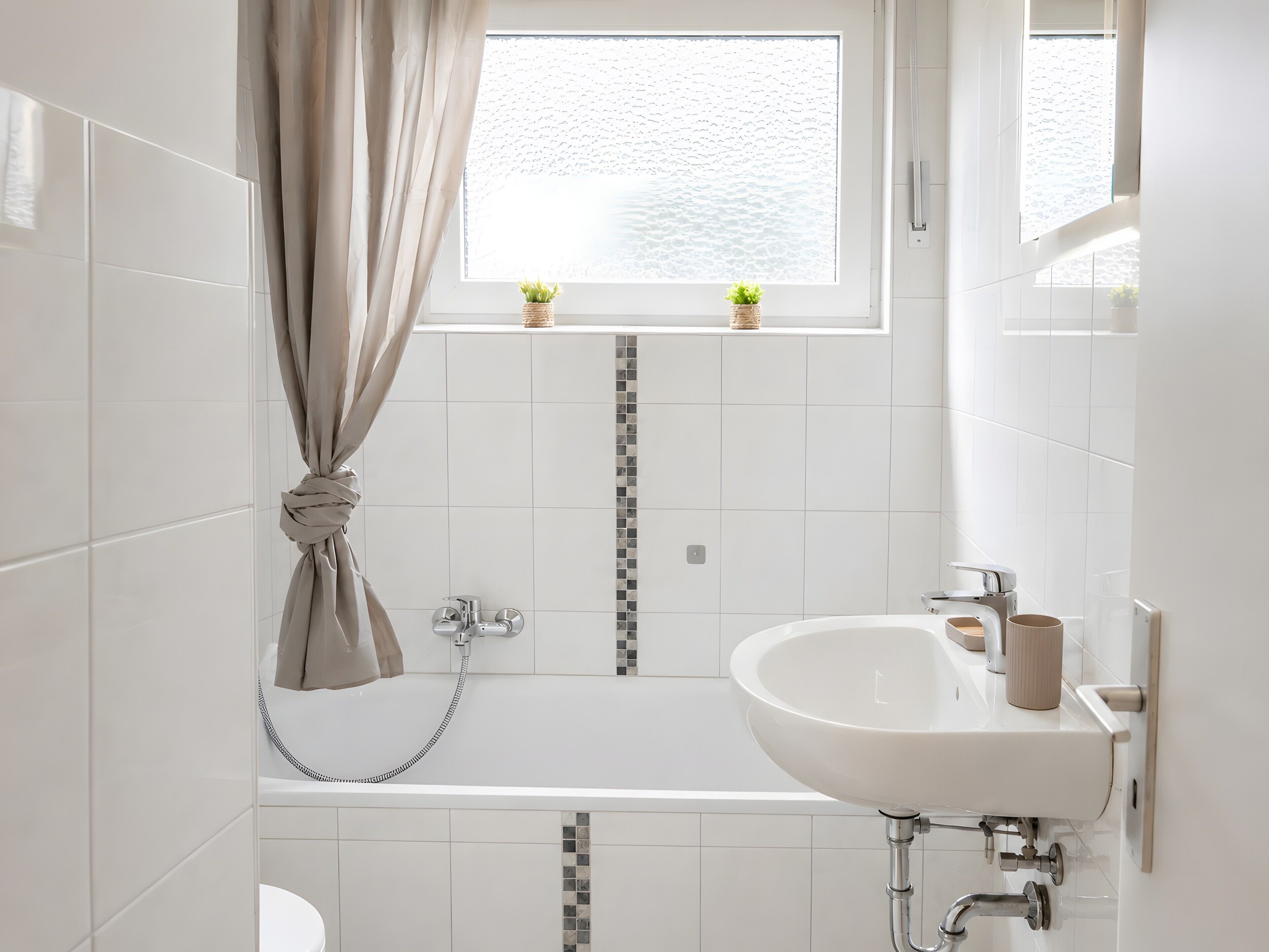 Douche, séchoir à cheveux, serviettes fournies