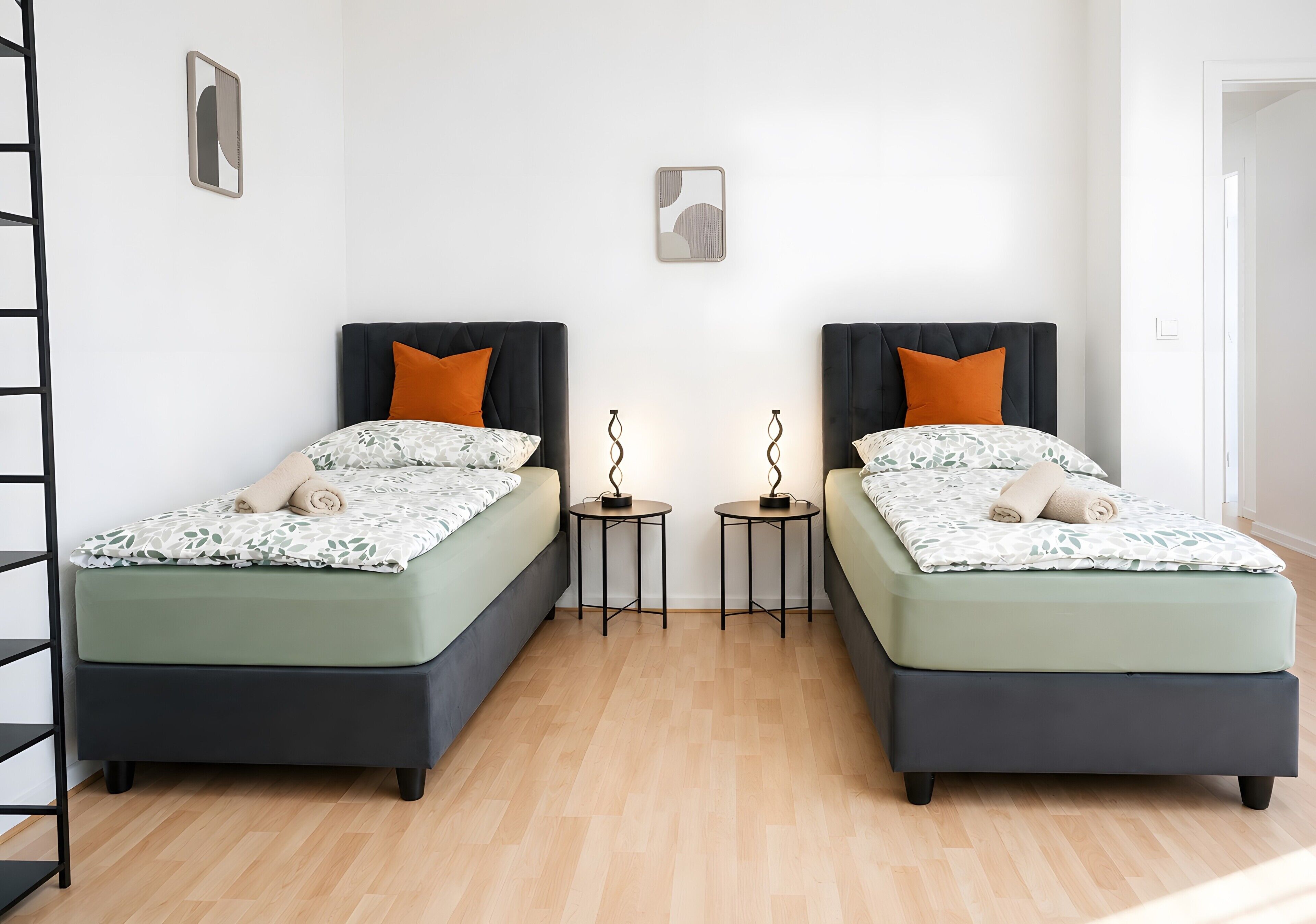 3 habitaciones, tabla de planchar con plancha, wifi y ropa de cama 