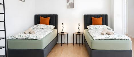 3 habitaciones, tabla de planchar con plancha, wifi y ropa de cama