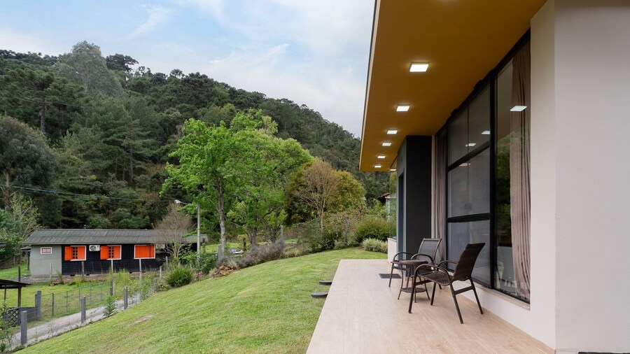 House w/ Fireplace and Bathtub in Urubici Cla0000