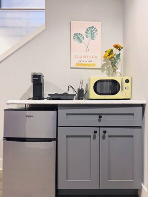 There's also a mini kitchen in the basement - Ramblei near SJU & CHOP | 8-Bedroom House (Philadelphia)