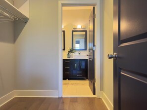 2 - Ramblei near SJU & CHOP | 8-Bedroom House (Philadelphia)