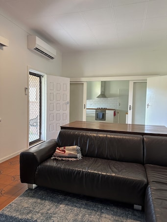 Smart TV, fireplace, DVD player, books. Darkan Self-Contained Accommodation – The Back Rooms