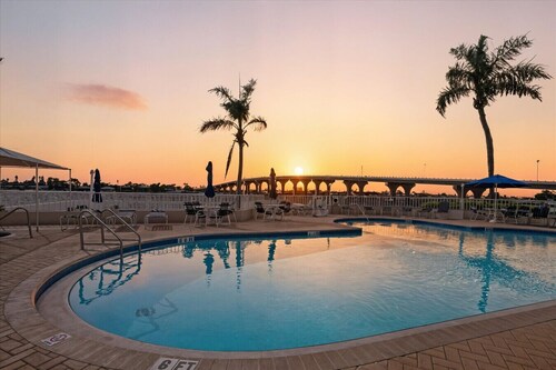 Luxury Poolside & Private Beachfront Escape