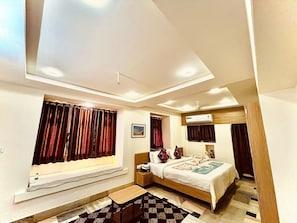 Superior Double Room, Balcony, City View | Room amenity