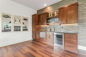 House, Multiple Beds, Patio, Garden View (The Luxe Barn) | Private kitchen