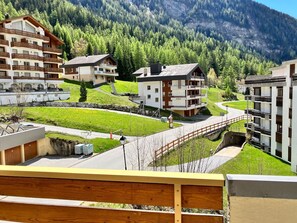 Property grounds - Spacious 3.5-Room | Best Location • Free Parking (Leukerbad)