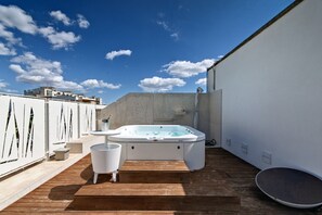 Bain à remous extérieur