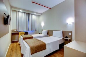 Superior Single Room, City View | Minibar, laptop workspace, free WiFi, bed sheets - Blue Tree Towers Sorriso (Sorriso)