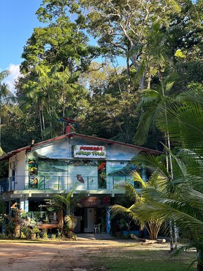 Mặt tiền nơi lưu trú