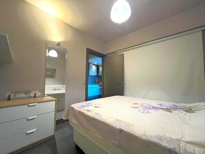 Iron/ironing board, free WiFi