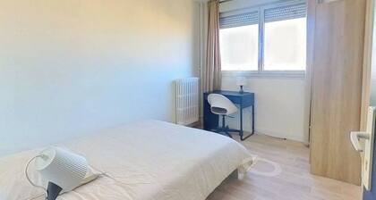 Private Room in a Shared Flat - Lyon 8