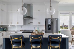 Kjøleskap, mikrobølgeovn, ovn og oppvaskmaskin