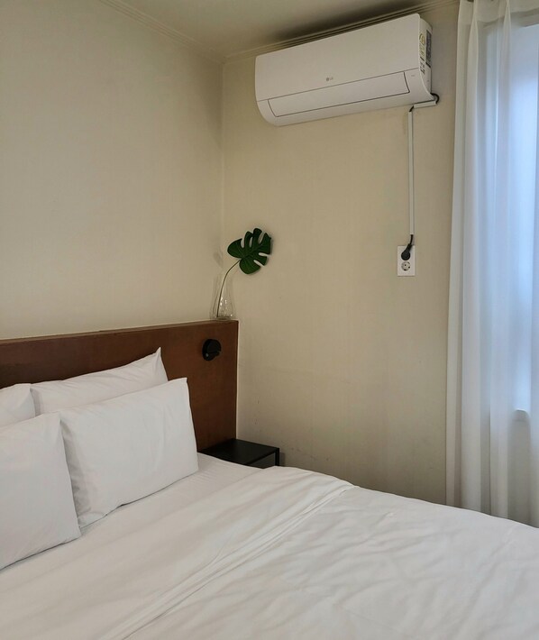 Standard Double Room, 1 Queen Bed, Non Smoking, Private Bathroom