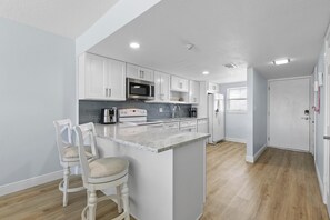 콘도, 침대(여러 개) (Ponce de Leon Towers 707) | 전용 주방