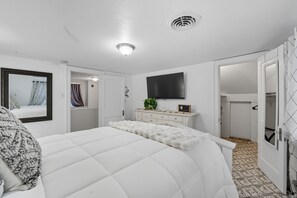 3 makuuhuonetta, silitysrauta/-lauta, Wi-Fi, vuodevaatteet