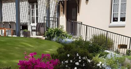 Bed & Breakfast 'Chambre Lecarpentier - Tulipe' mit gemeinsamer Terrasse, Garten und WLAN