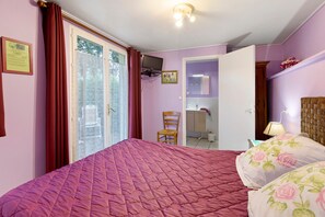 1 bedroom, iron/ironing board, WiFi, bed sheets - Guest Room 'Chambre Lecarpentier - Pensée' with Shared Terrace, Shared Garden and Wi-Fi (Fontenay)
