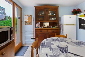 Dining - Guest Room 'Chambre Lecarpentier - Pensée' with Shared Terrace, Shared Garden and Wi-Fi (Fontenay)