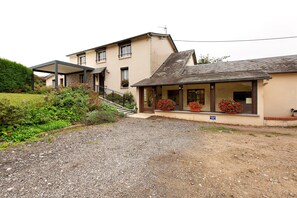Exterior - Guest Room 'Chambre Lecarpentier - Pensée' with Shared Terrace, Shared Garden and Wi-Fi (Fontenay)