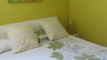 Strykjärn/strykbräda, wi-fi och sängkläder