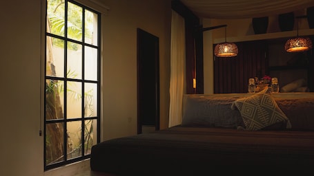 Luxury Villa, Lagoon View | Free WiFi