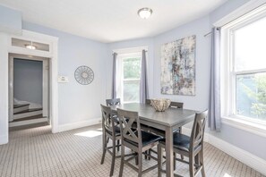Apartment, 2 Queen Beds, Patio, Garden View (Queen City Suites 2) | Dining