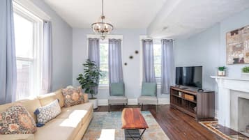 Apartment, 2 Queen Beds, Patio, Garden View (Queen City Suites 2) | Living area