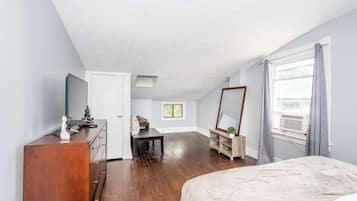 Apartment, 2 Queen Beds, Patio, Garden View (Queen City Suites 2)