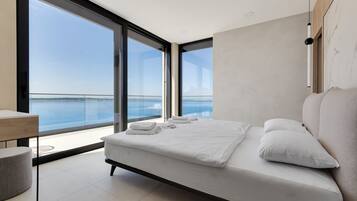 VÀrdeförvaringsskÄp pÄ rummet, strykjÀrn/strykbrÀda och gratis wi-fi