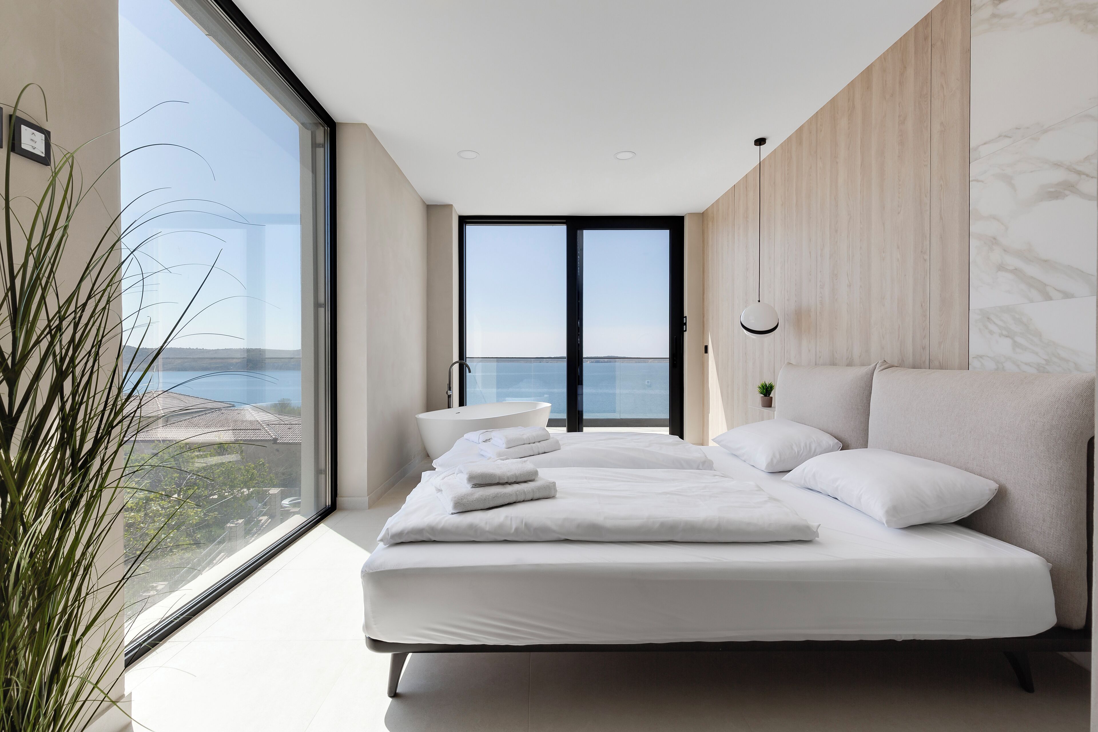 Tallelokero huoneessa, silitysrauta/-lauta, ilmainen Wi-Fi