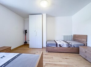 Ferros/tábuas de passar roupa, Wi-Fi, roupa de cama