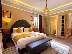 8 bedrooms, desk, iron/ironing board, free WiFi
