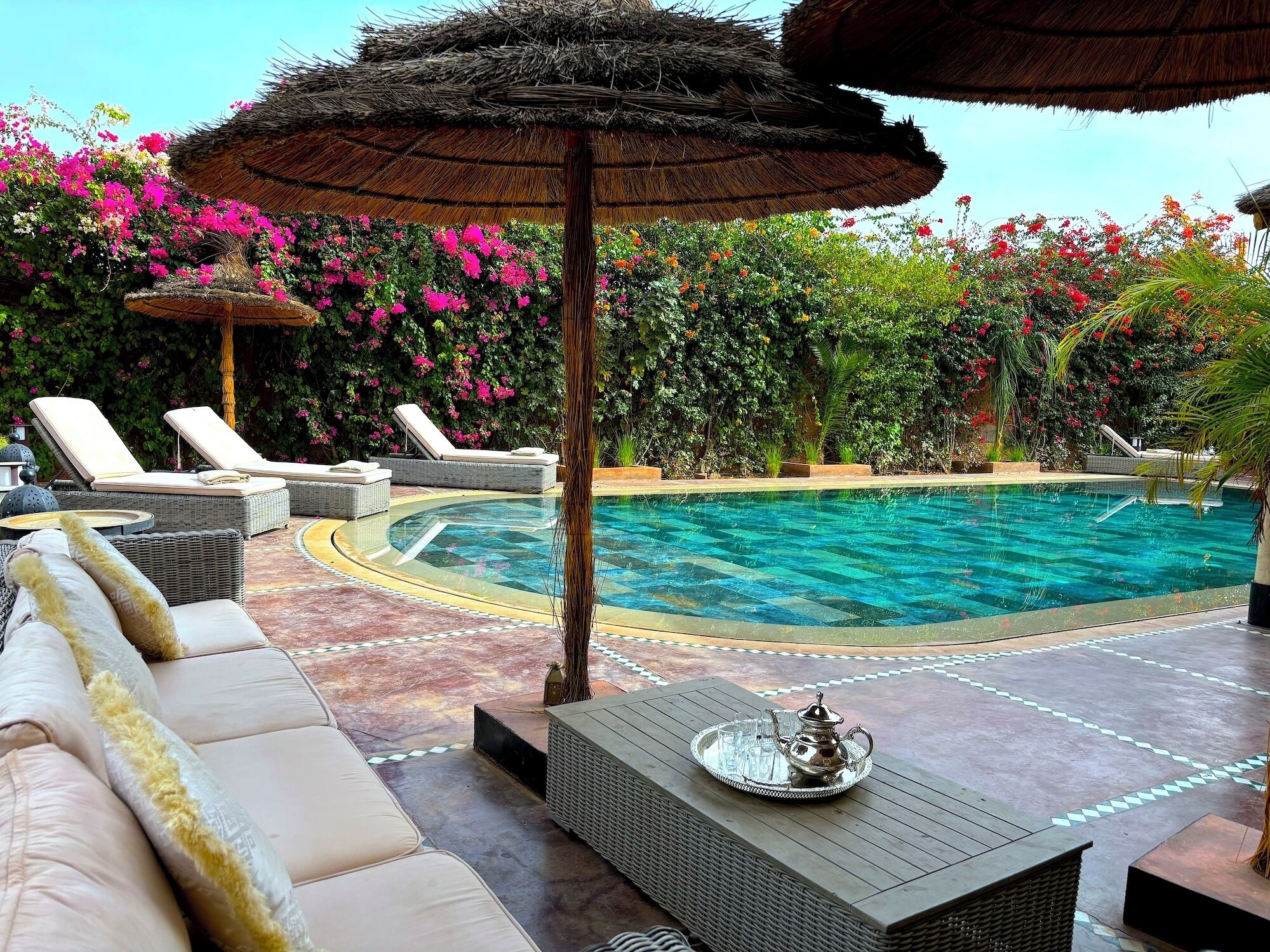 Utendørsbasseng og et oppvarmet basseng