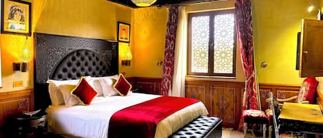 8 bedrooms, desk, iron/ironing board, free WiFi