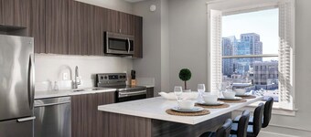 Elevated 2BR in Gaslamp Prime Location | Sleeps 5!