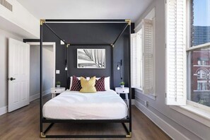 2 habitaciones, tabla de planchar con plancha, wifi y ropa de cama 