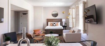 Hip 2BR Suite in Central Gaslamp | Walk Score 99!