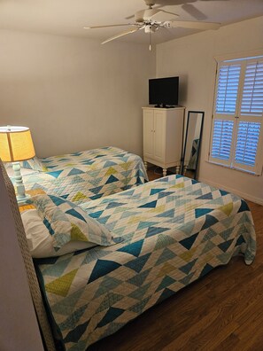 3 chambres, fer et planche à repasser, Wi-Fi gratuit, draps fournis