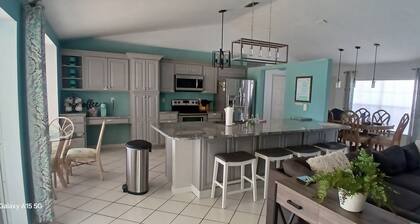 Villa Agualinda canal home with heated pool
