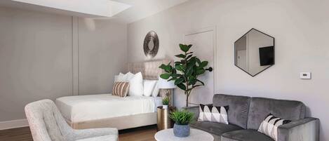 2 多间卧室、熨斗/熨衣板、WiFi、床单