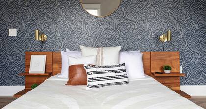 Stylish Hotel Studio | Full Kitchen | Near Petco!