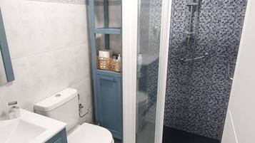 Shower, towels