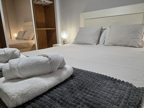1 chambre, fer et planche Ă repasser, Wi-Fi gratuit, draps fournis