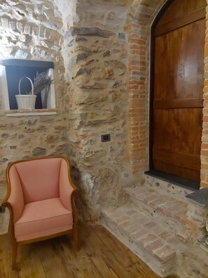 Interior - Room 'Stanza Della Musica' with Sea View, Shared Terrace and Wi-Fi (CERIALE)